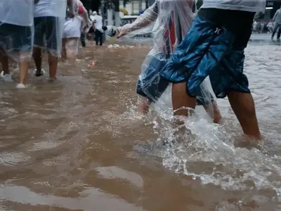 Ciclone provoca ventos de 90 km/h e alerta máximo no Sul do Brasil