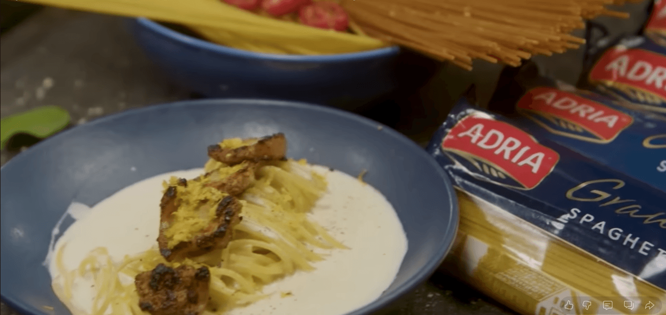 Espaguete ao creme de gorgonzola com panceta e raspas de limão siciliano | Band Receitas