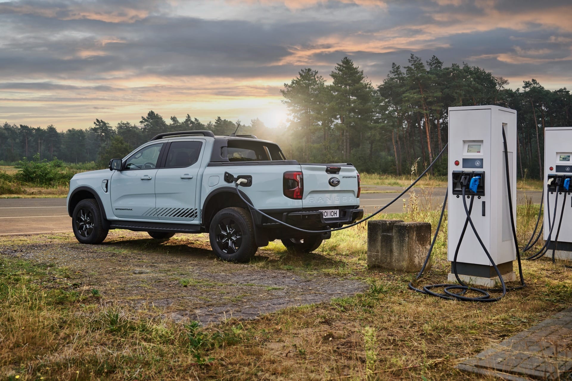 Ford apresenta Ranger híbrida flex que chega em 2027 com quase 300 cv
