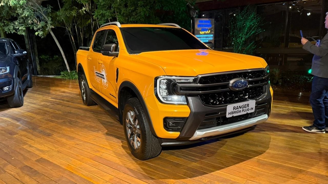 Versão PHEV combina motor turbo 2.3 a um elétrico e promete quase 300 cv