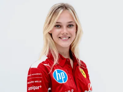 Alba Larsen disputa segunda temporada da F1 Academy pela Ferrari