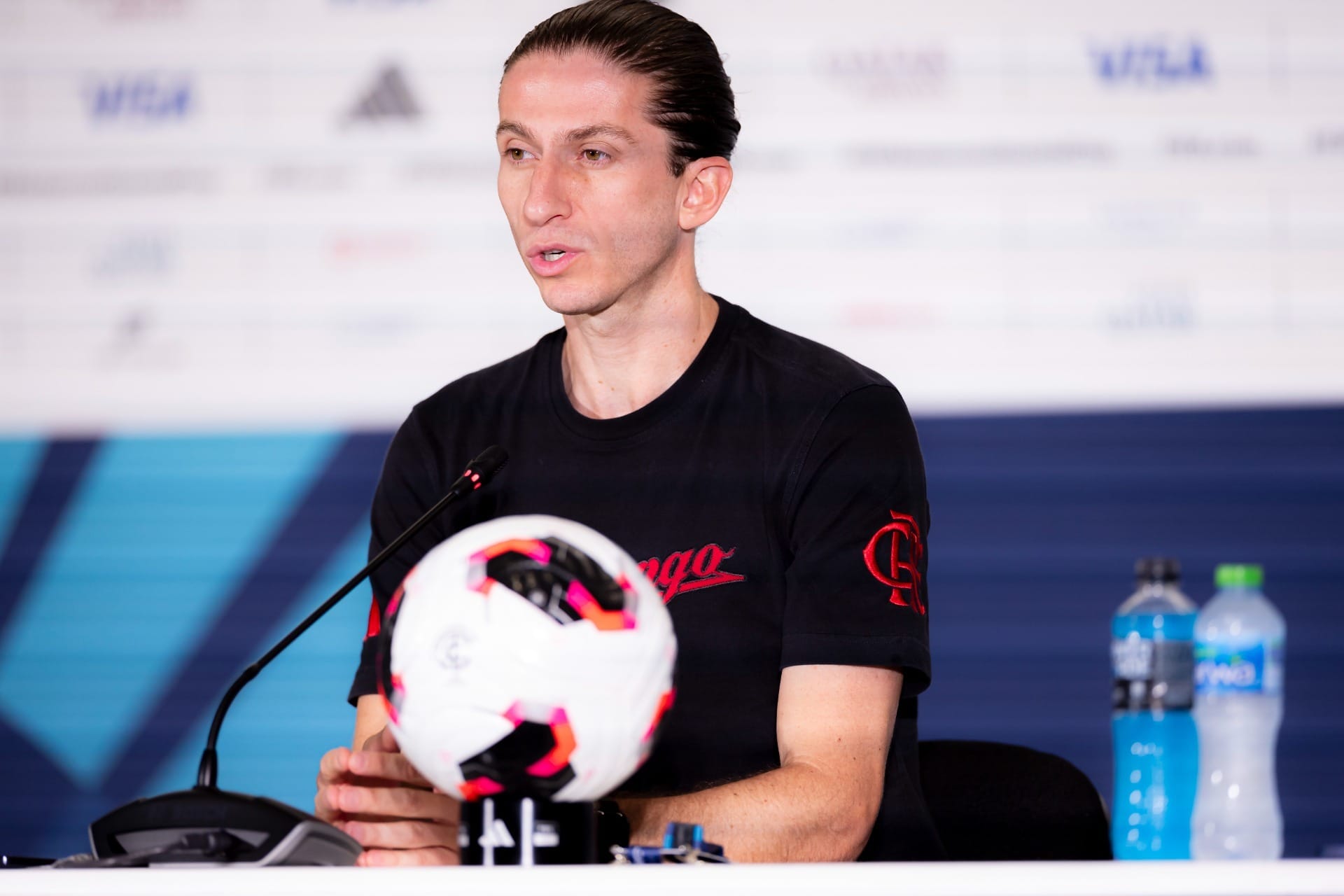 Filipe Luís relembra mundiais com o Flamengo e garante ambição contra o PSG