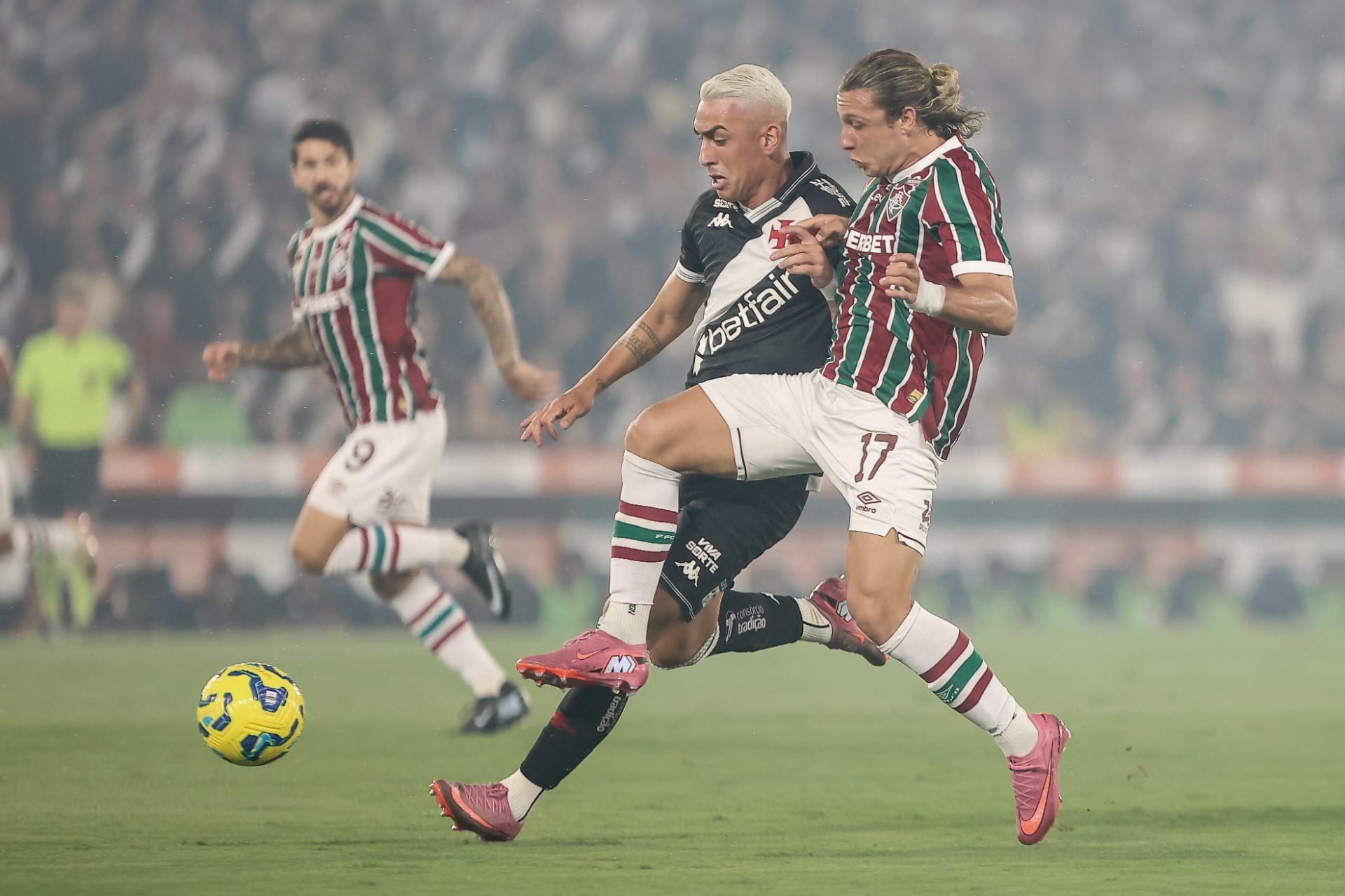 Fluminense vence o Vasco, mas é eliminado nos pênaltis no Maracanã