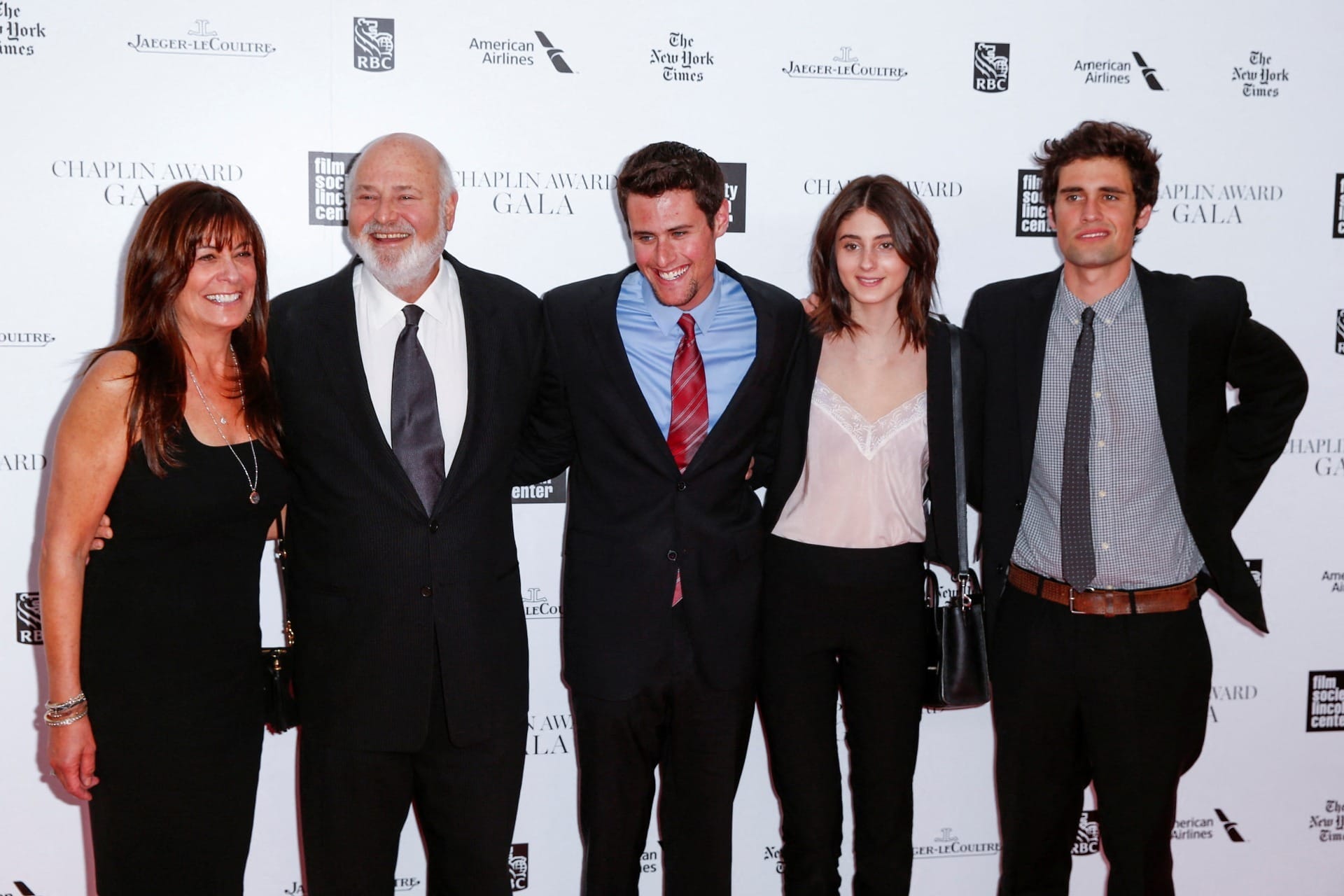 Filho de Rob Reiner é considerado suspeito de matar diretor e esposa