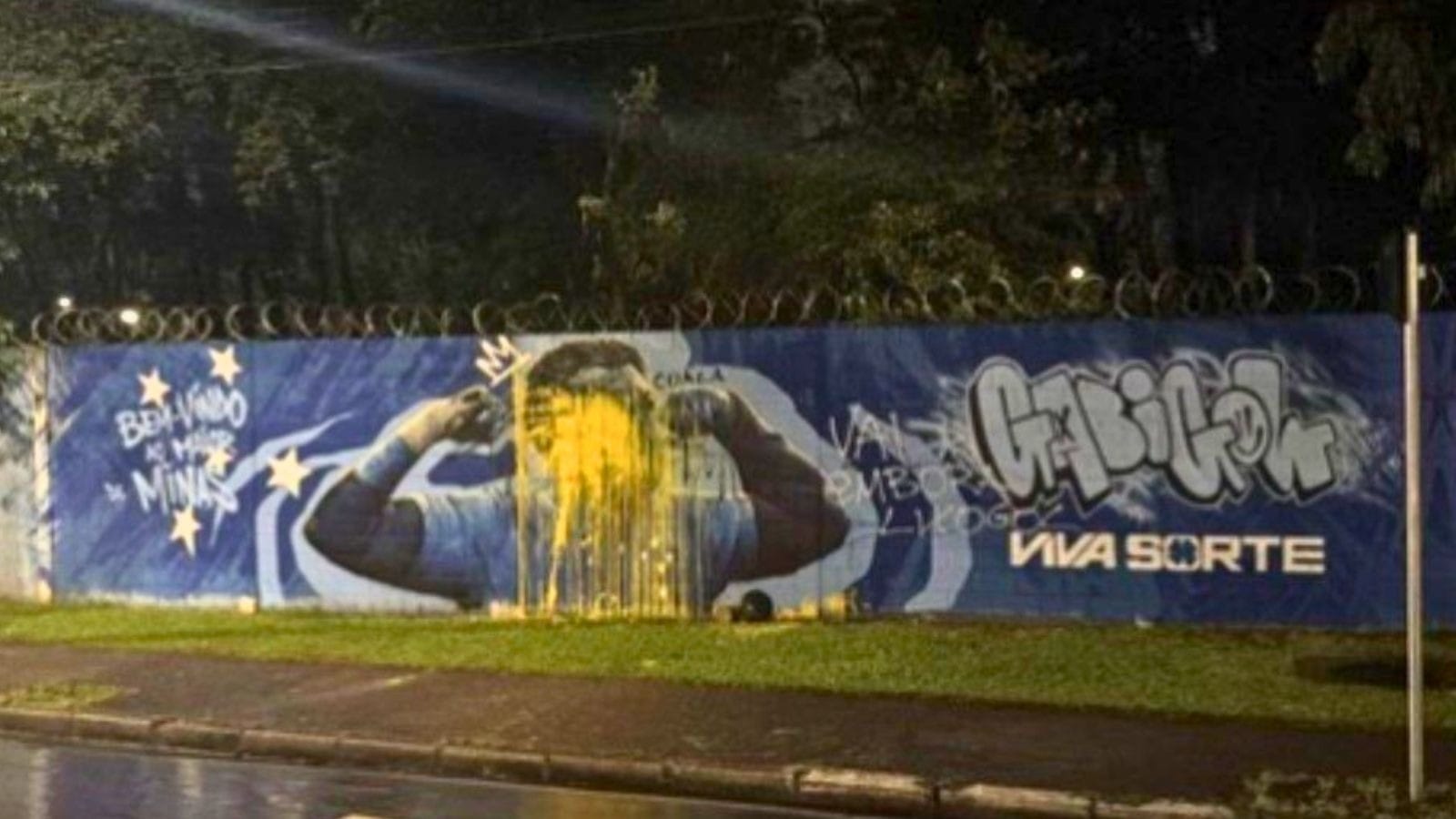 Mural de Gabigol no CT do Cruzeiro é vandalizado: "Lixogol"