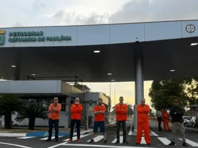 Paulínia: Petroleiros entram em greve e reivindicam em frente à refinaria