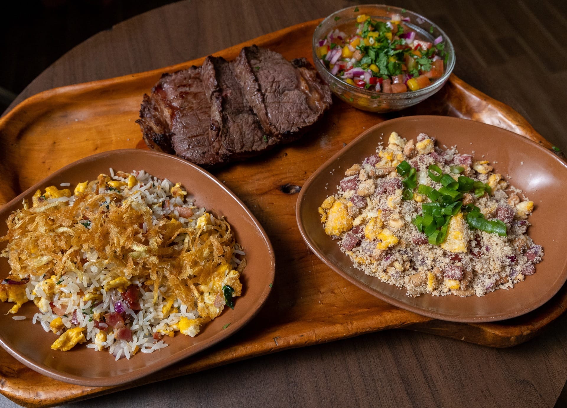 Churrasco de contrafilé com arroz, vinagrete e farofa | Band Receitas