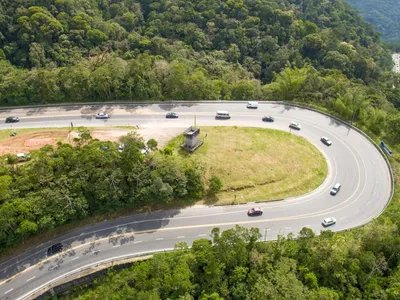 Vai para o Litoral Norte de SP? Use apps para escapar de congestionamentos