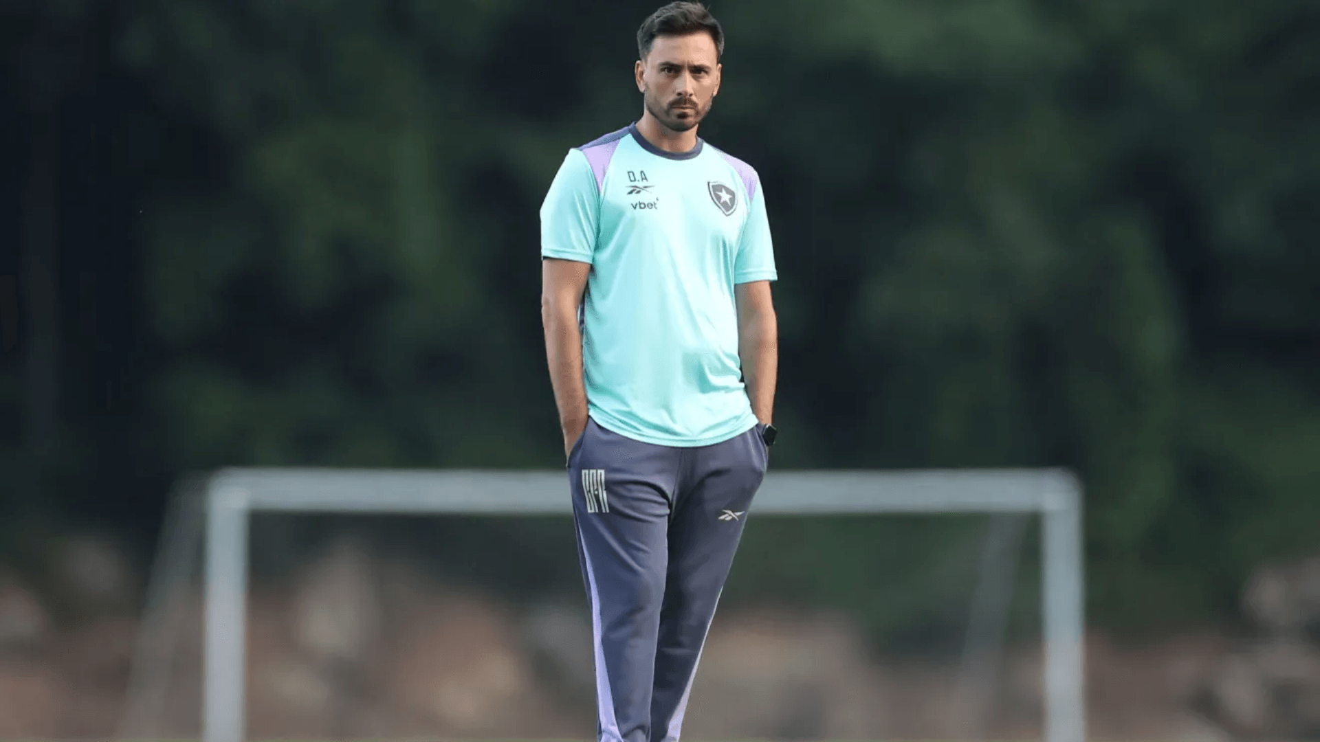 Botafogo anuncia saída do treinador Davide Ancelotti