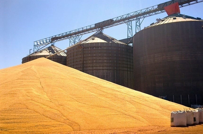 Com previsão de safra recorde, agro não tem onde estocar grãos