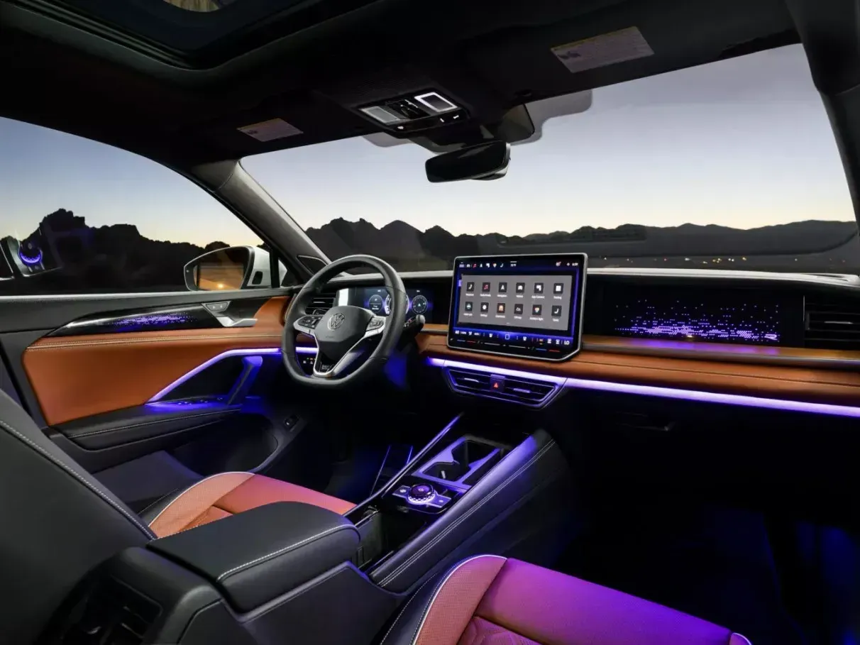 Interior prioriza espaço para os ocupantes e amplia o foco em tecnologia e conectividade na nova geração do SUV