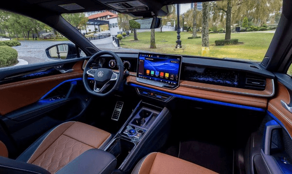 Painel do novo Tiguan aposta em central multimídia flutuante de 13 polegadas e quadro de instrumentos digital