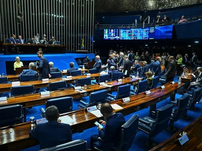 Senadores pedem que STF determine instalação de CPI do Banco Master