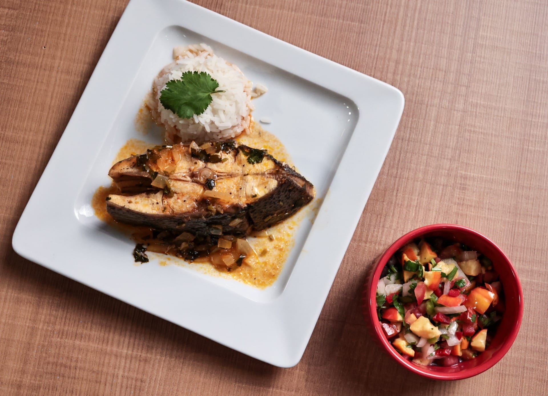 Tambaqui refogado com vinagrete de caju e arroz branco | Band Receitas