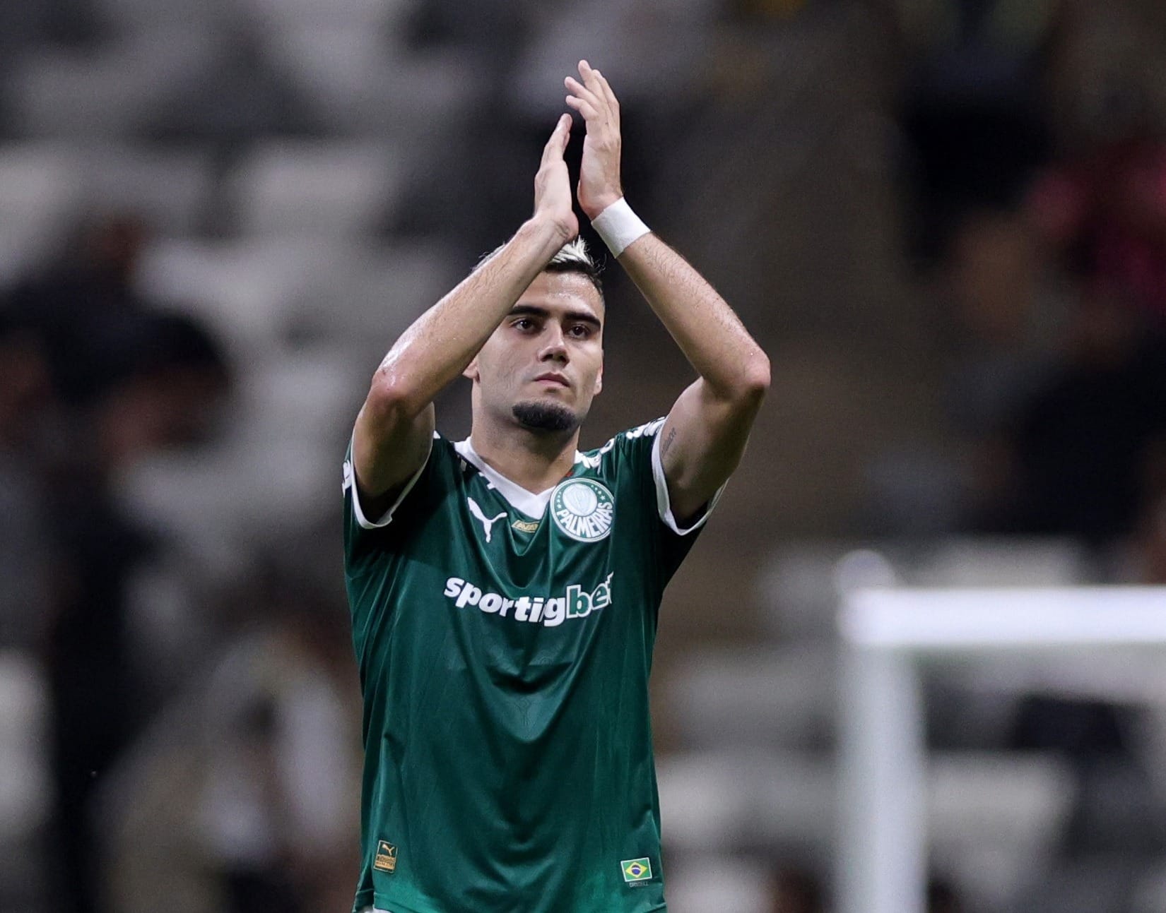 Ex-Flamengo, Andreas Pereira curte postagem do PSG campeão mundial