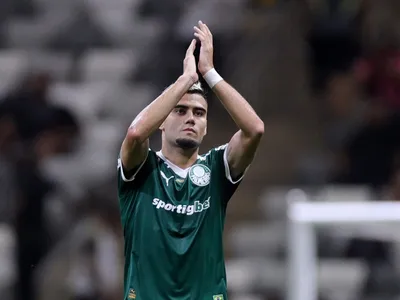 Ex-Flamengo, Andreas Pereira curte postagem do PSG campeão mundial