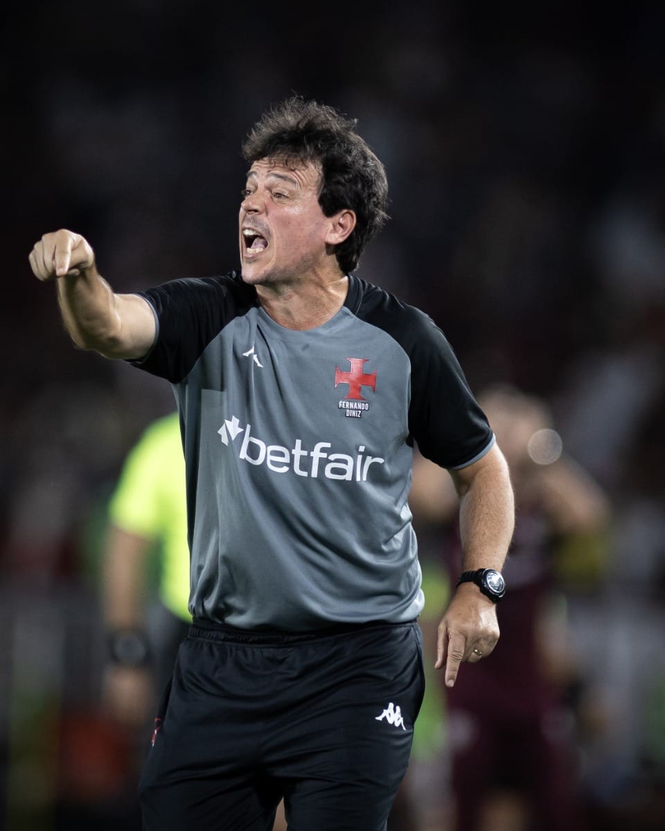 Diniz elogia postura defensiva do Vasco: "Melhor partida sob meu comando" 1