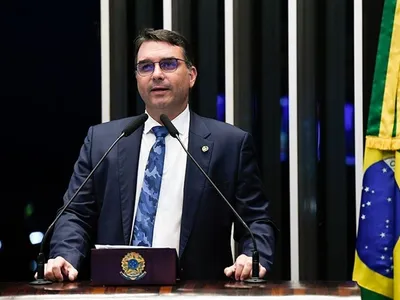 Flávio Bolsonaro crê que terceira via o apoiará em eventual segundo turno