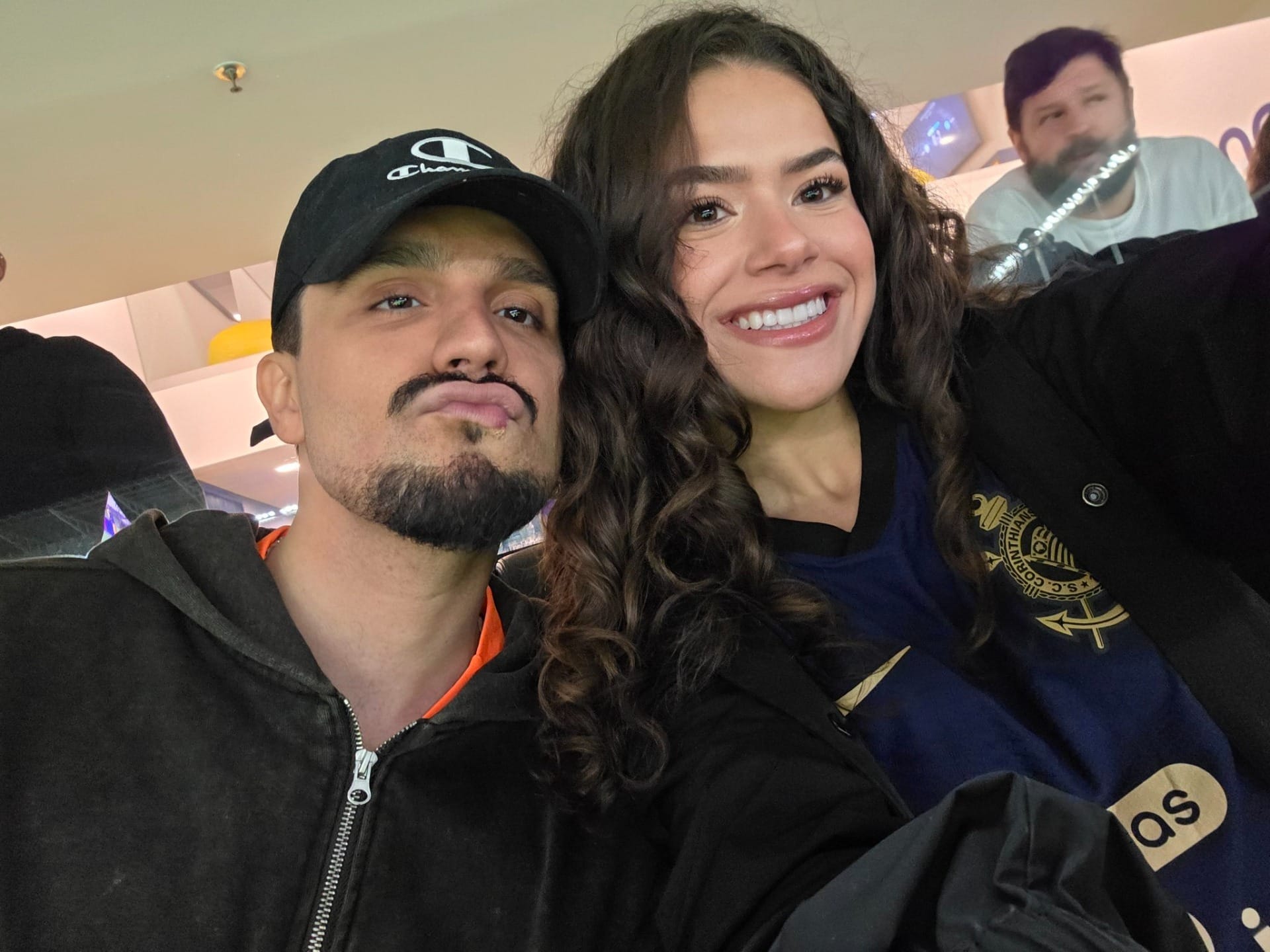 Maísa encontra Luan Santana em jogo de Corinthians e Vasco: 'Nervoso'