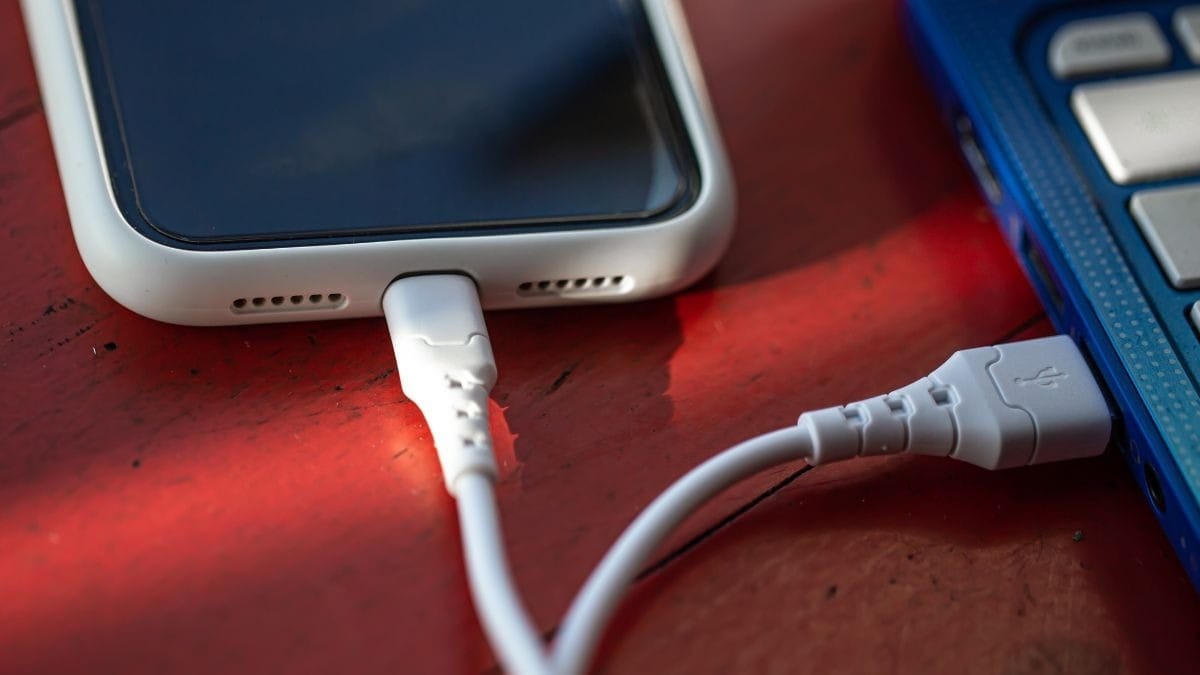 Bateria de celular vicia? O que mudou e como usar o aparelho hoje