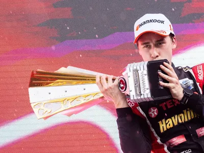 Arthur Leist vence última etapa da temporada 2025 da Stock Car