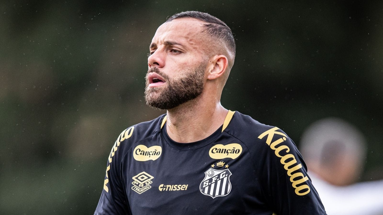 Santos estuda opções para reforçar saída de Guilherme e sonha com Gabigol