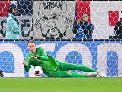 Goleiro do PSG sofre fratura na mão esquerda após defender pênalti