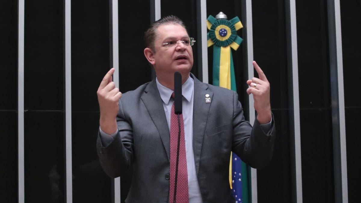 PF apreende cerca de R$ 400 mil na casa de Sóstenes Cavalcante; veja fotos