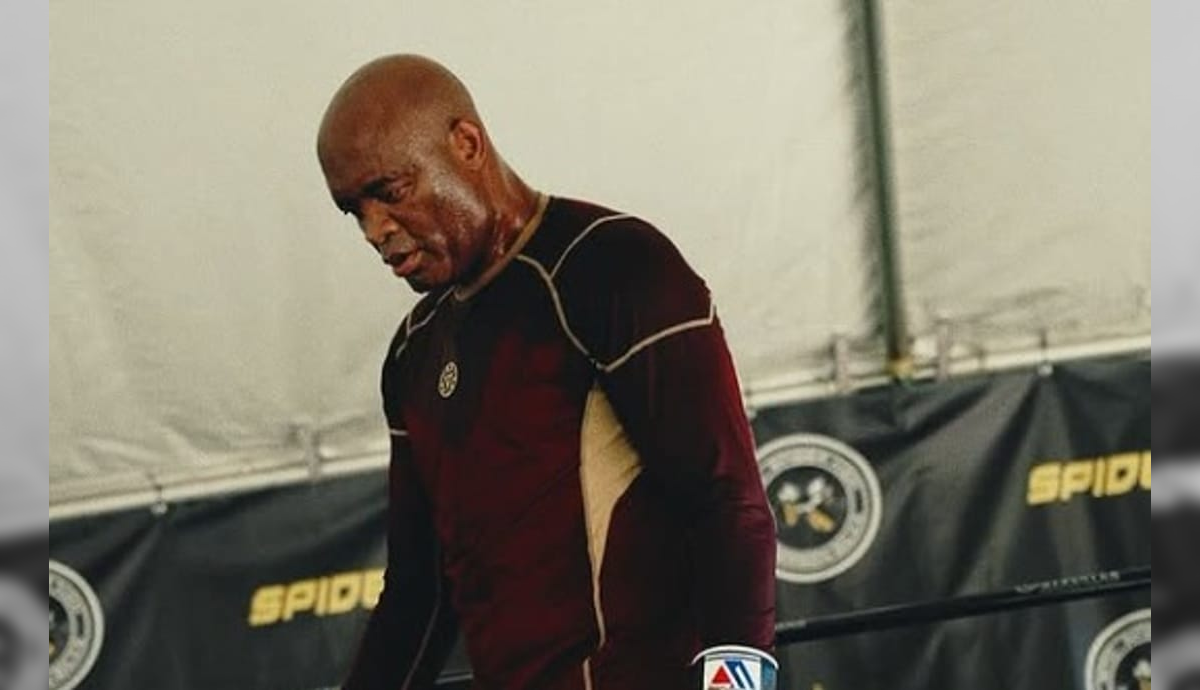 Anderson Silva derrota Tyron Woodley por nocaute e manda recado a algoz