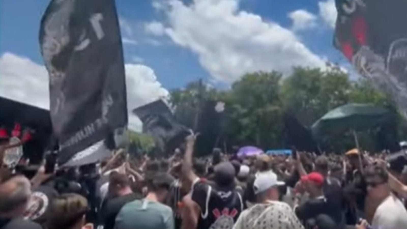 Torcida do Corinthians faz festa antes da final da Copa do Brasil com Vasco