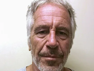 Rádio: Dezenas de arquivos que citam Trump no caso Epstein foram removidos