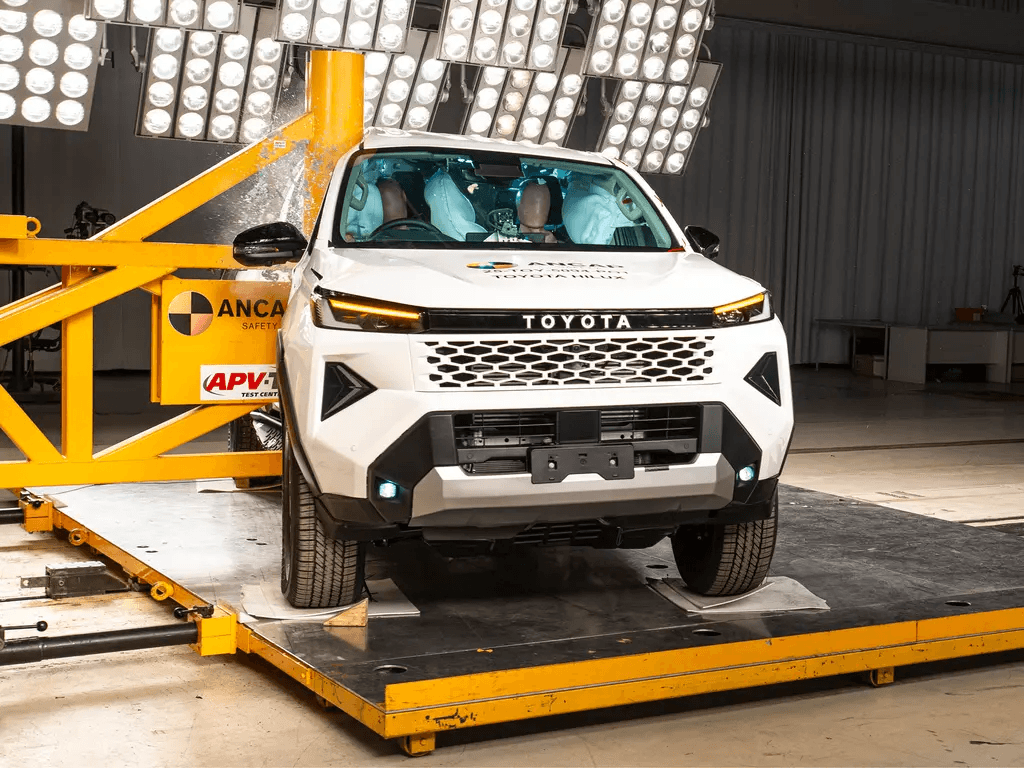 Nova geração da Toyota Hilux recebeu cinco estrelas em avaliação de segurança do ANCAP