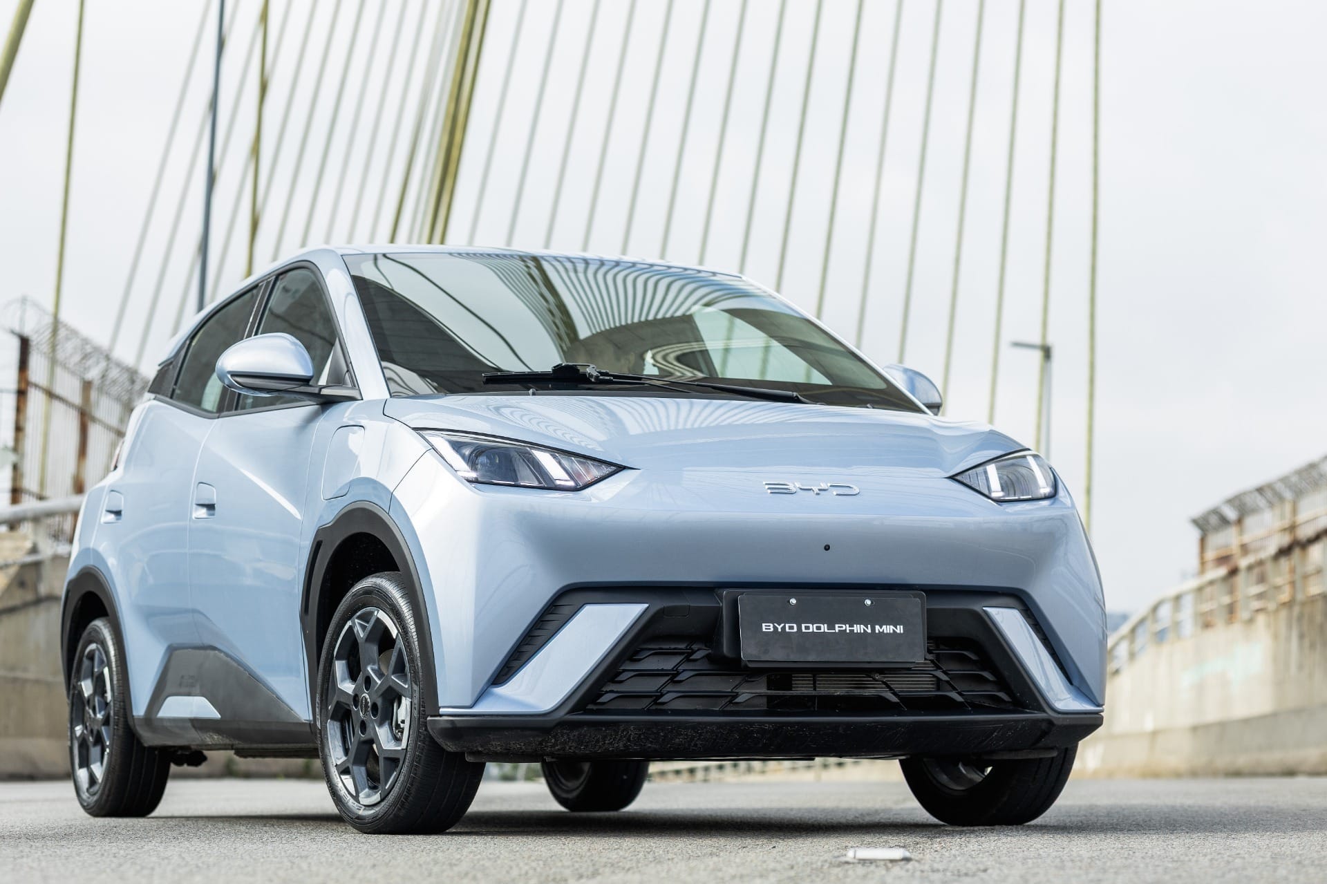 Chinesa BYD supera Tesla como maior vendedora de carros elétricos