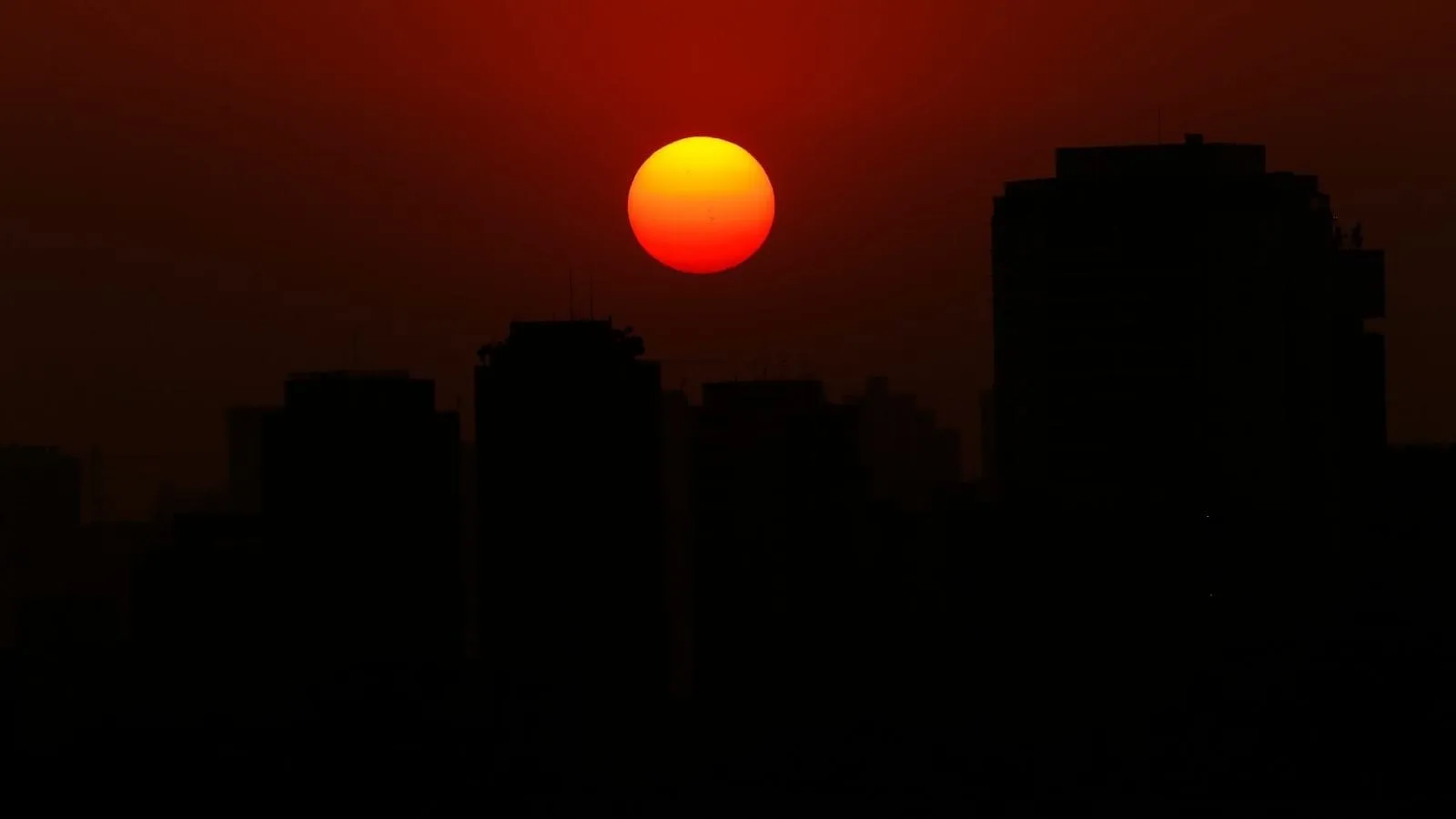 Onda de calor aumenta temperaturas até 7°C acima do esperado; veja previsão