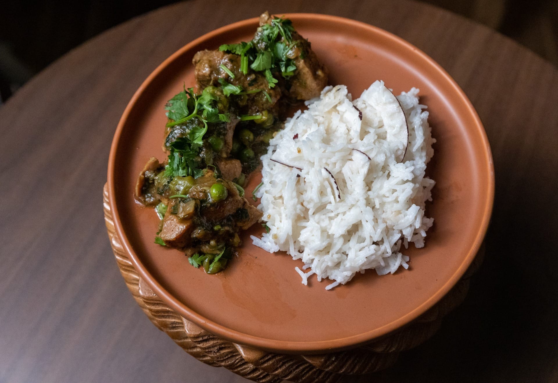 Curry de porco com arroz de coco de Gilmelândia | Band Receitas