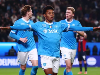 David Neres passa por cirurgia no tornozelo e desfalca o Napoli
