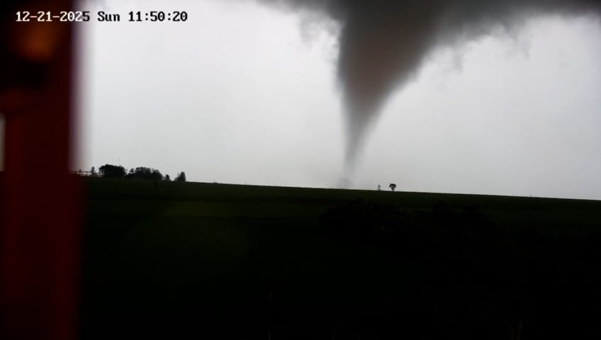 Tornado é registrado no Paraguai a menos de 60 km do Paraná