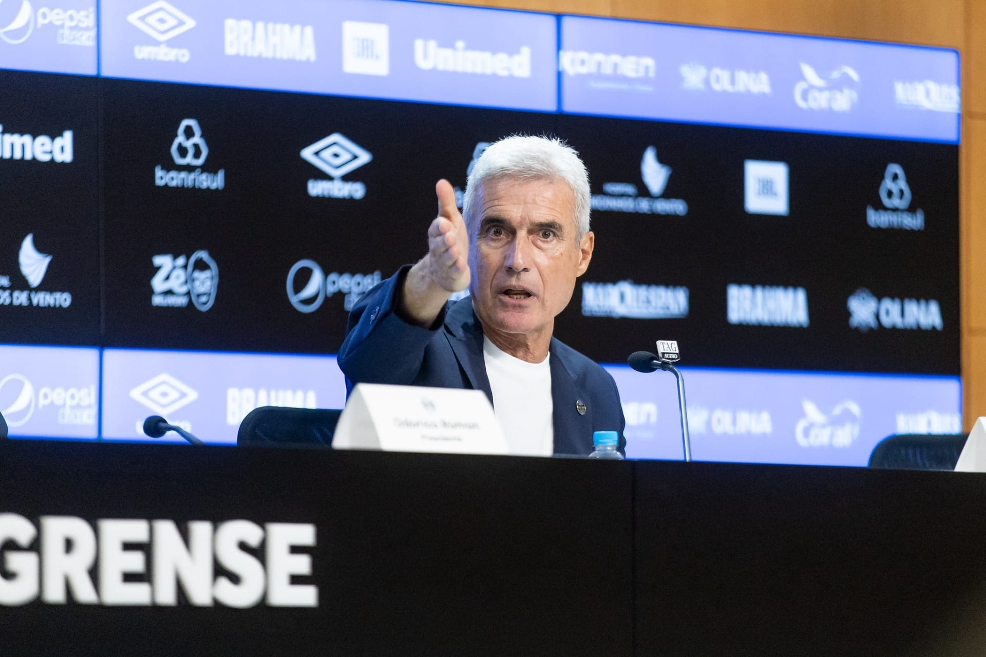 Luís Castro minimiza pressão após empate contra Inter e jejum: "Habituado"