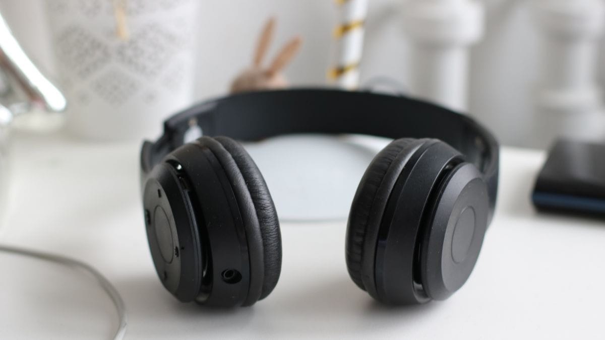 Tecnologia ANC cria fones que bloqueiam barulho de avião e do dia a dia