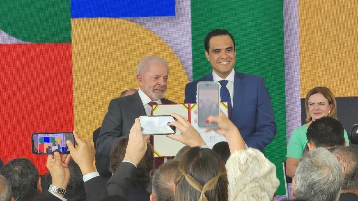 Gustavo Feliciano toma posse como novo ministro do Turismo