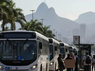 Nove linhas de ônibus seguem fora de circulação no Rio nesta terça (23)