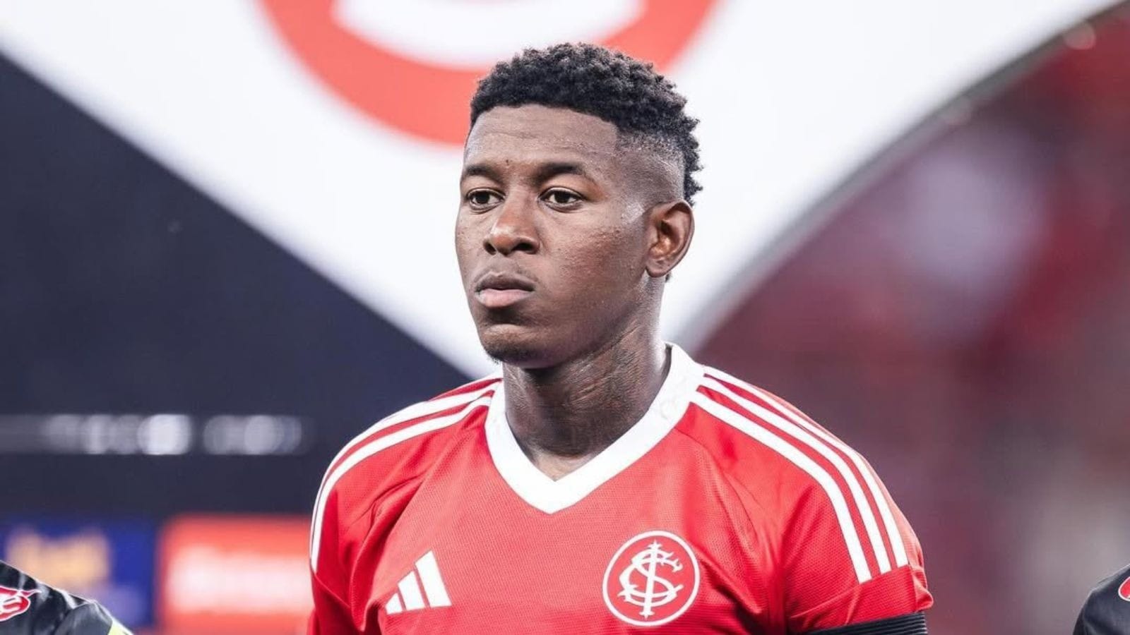 Vitão deixa o Inter e é o primeiro reforço do Flamengo para 2026