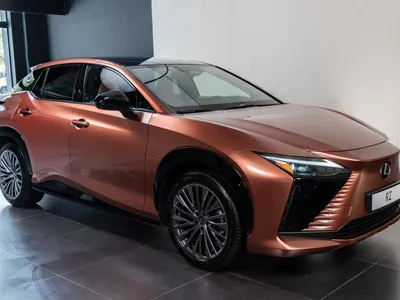 Lexus RZ 500e: carro elétrico chega como opção de luxo por R$ 500 mil