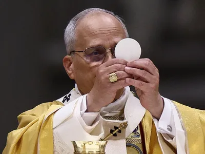 Papa Leão 14 celebra lava-pés e reforça mensagem de humildade no Vaticano