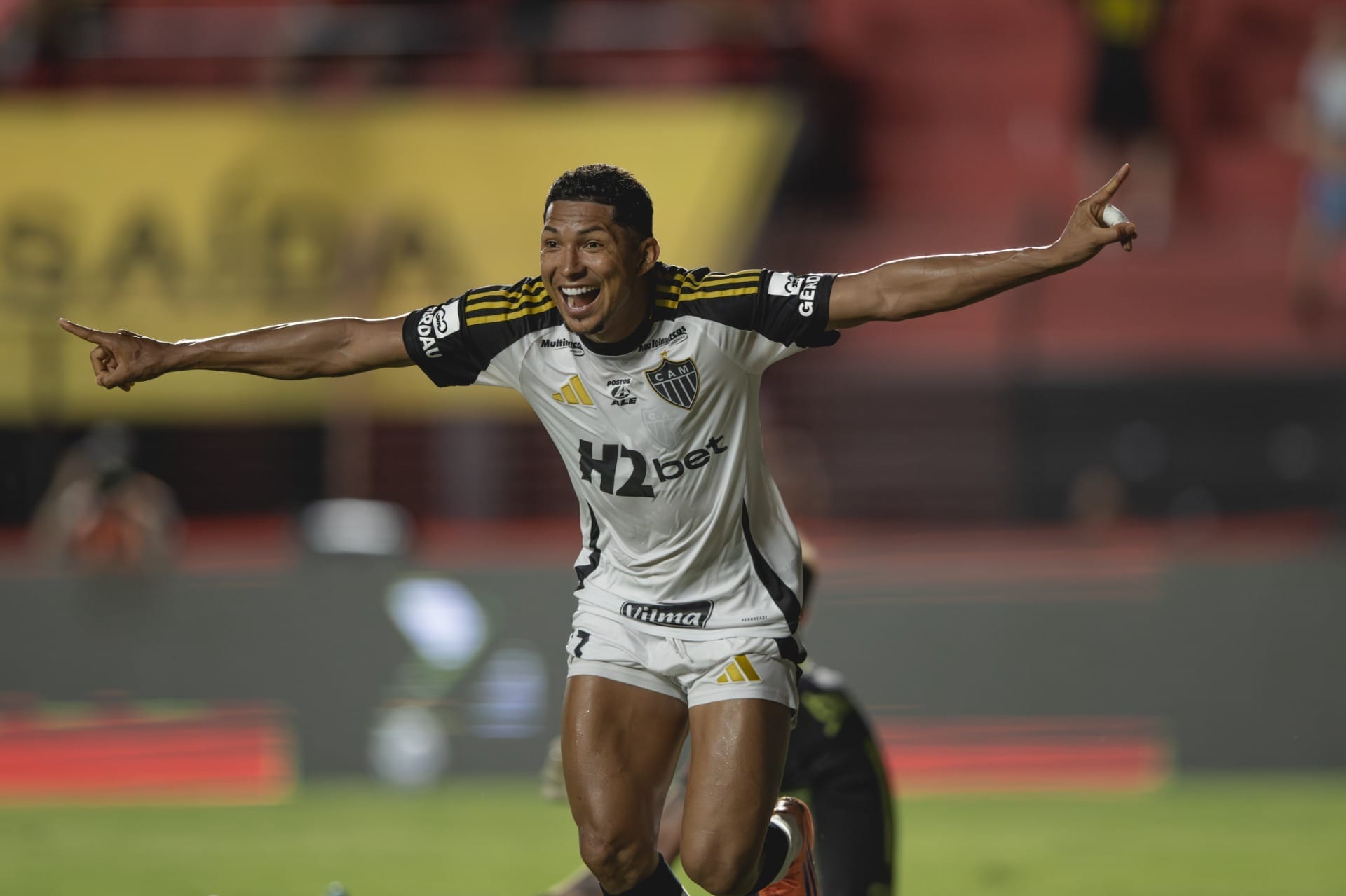 Santos consegue liberação do Atlético-MG e negocia com Rony