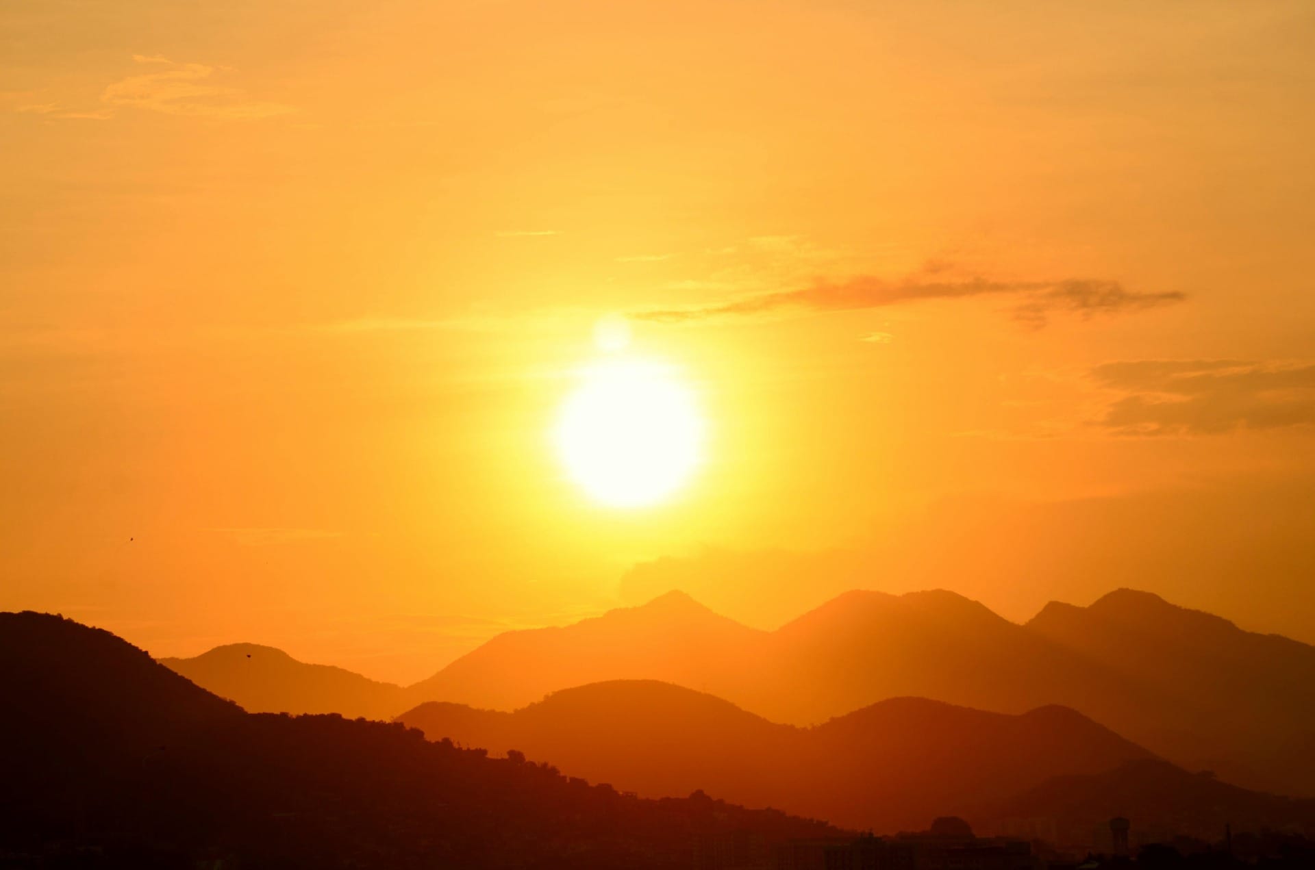 Onda de calor mantém tempo abafado e eleva temperaturas na região