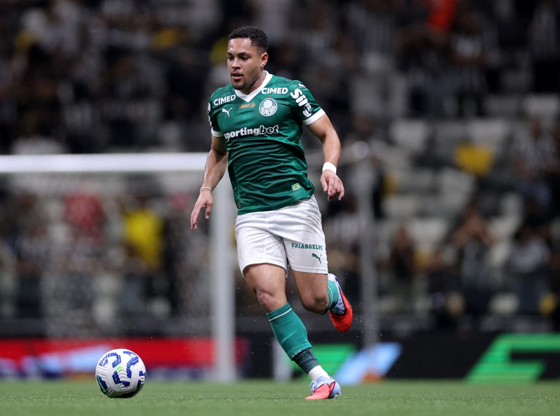 Chelsea prepara investida para tirar Vitor Roque do Palmeiras, diz TV