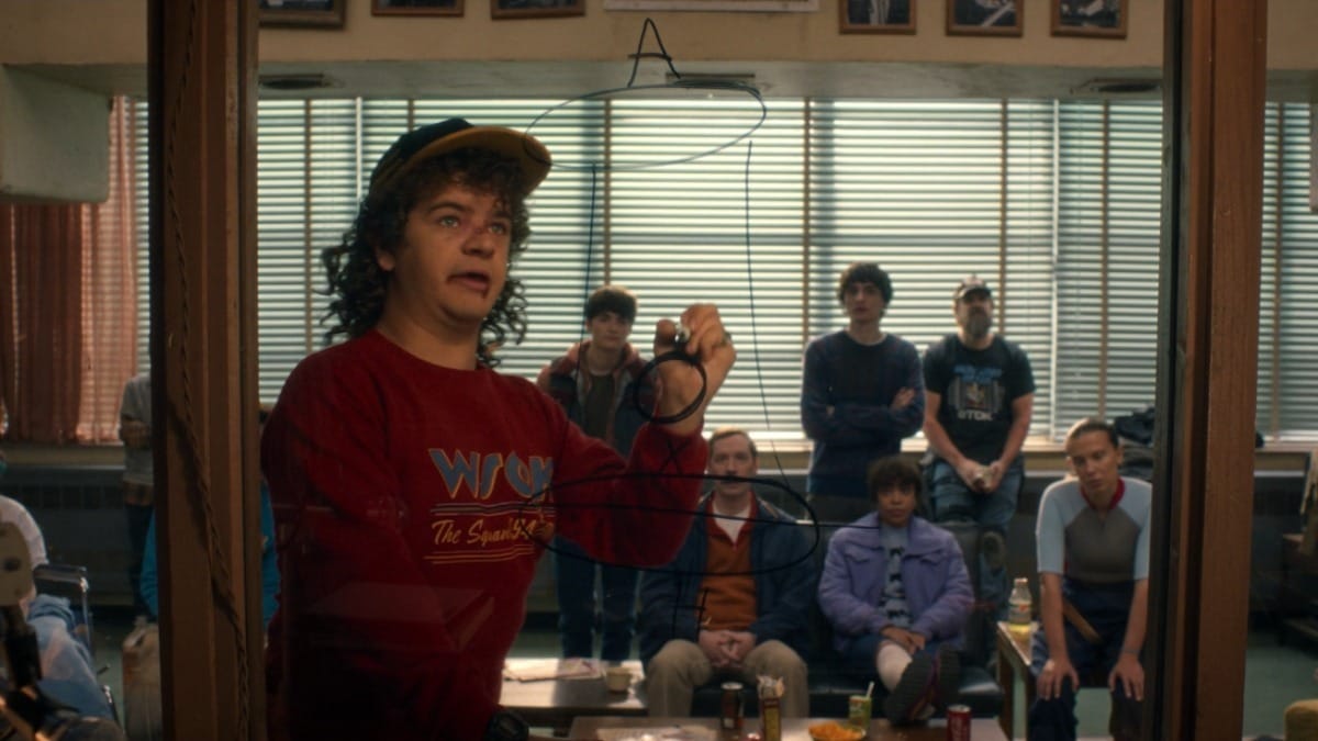 O que é buraco de minhoca, teoria de Stranger Things para o Mundo Invertido