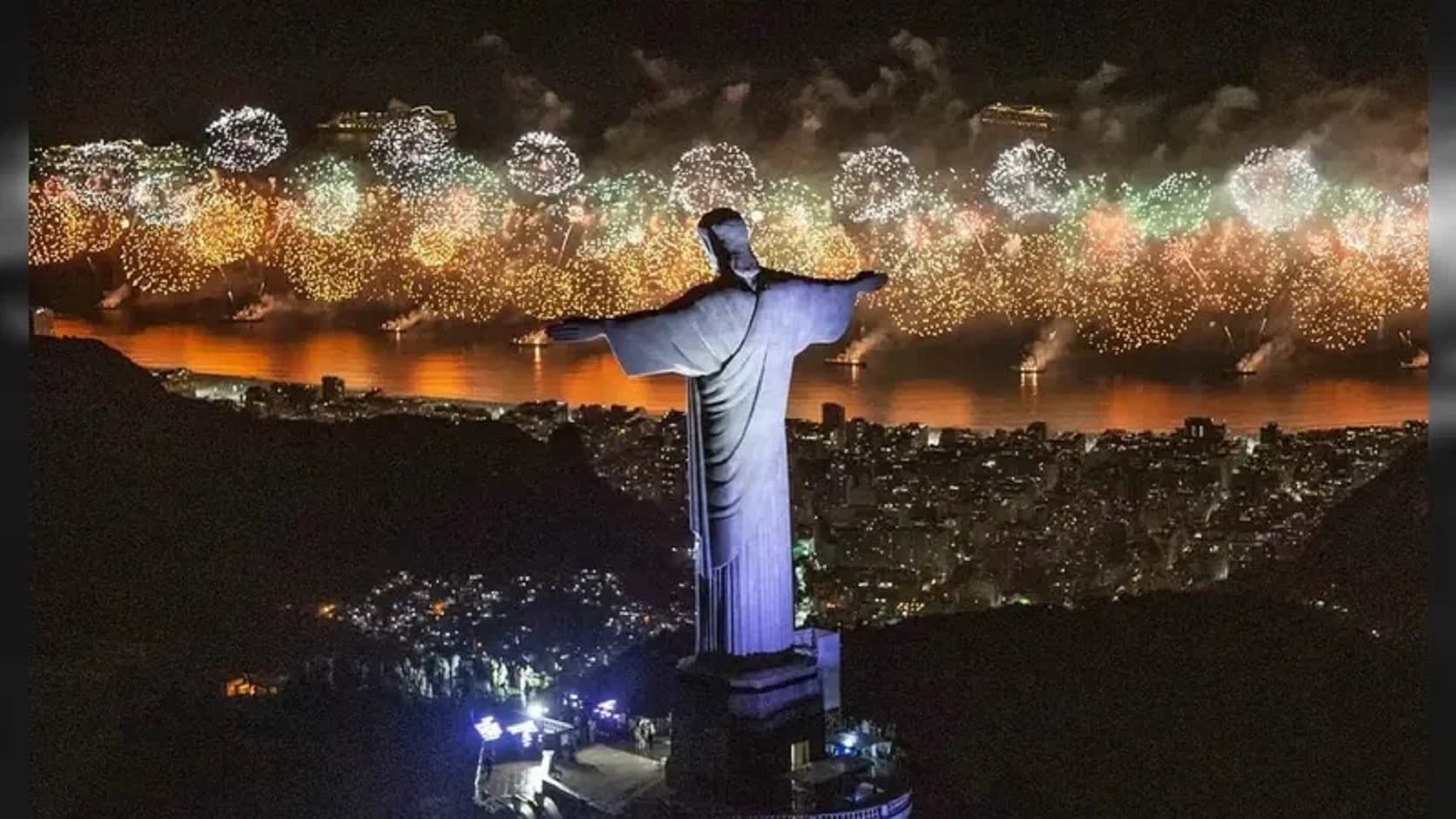 Ônibus e metrô terão esquema especial para o Réveillon em Copacabana