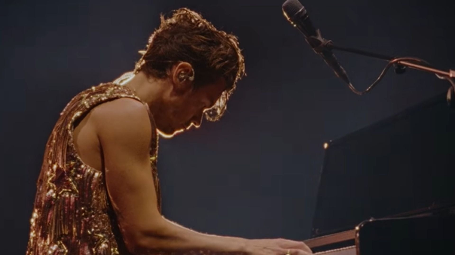 Harry Styles encerra hiato de dois anos e lança vídeo no YouTube; veja